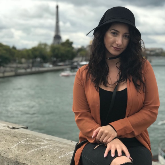 Meet your Posher, Elise - Picture 5 of 6